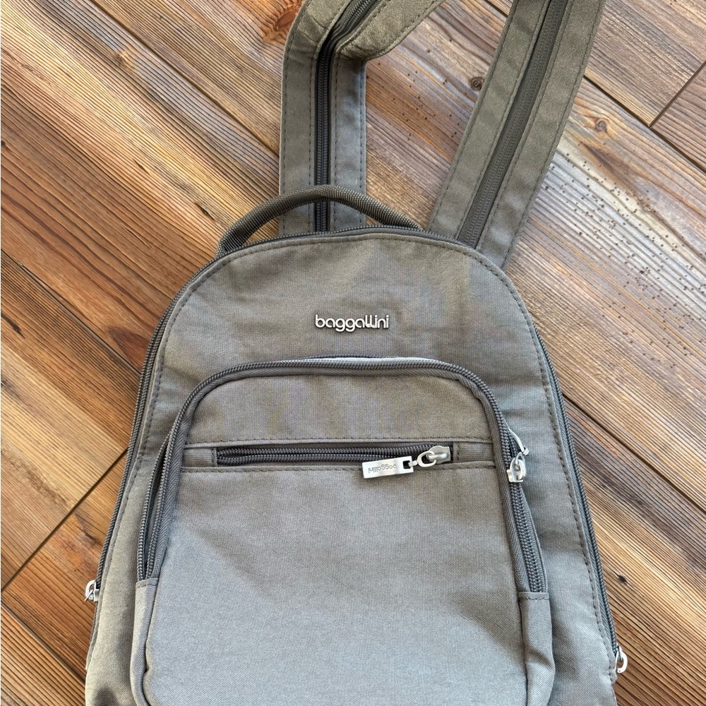 Baggallini Tan Backpack - Picture 2 of 3